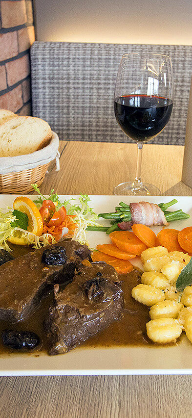 Banner Image Represents the Dinny 5