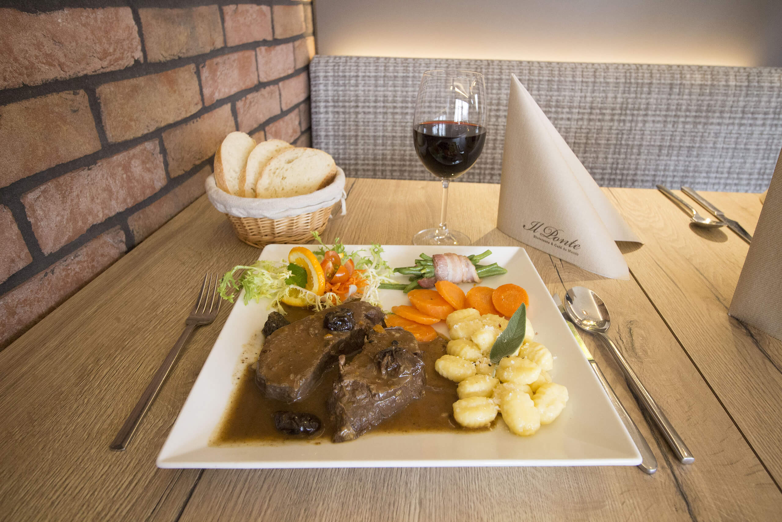 Banner Image Represents the Dinny 6